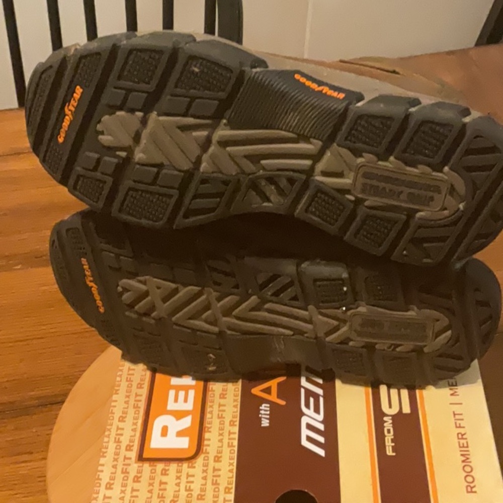 Gently used men’s memory foam sketchers size 8 hiking boots - Picture 5 of 5